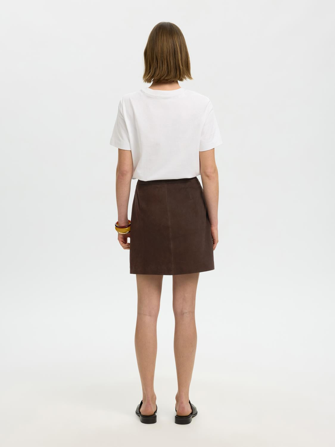 model_shot-back